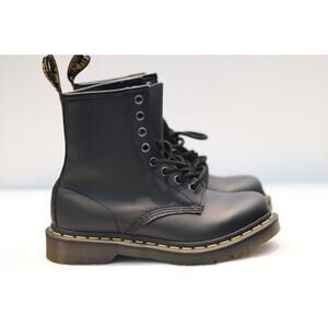 Dr. Martens 11821 Combat Boots Sz 6